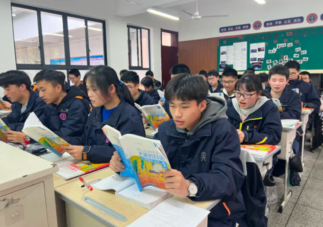 教育中心定位加强课程资源建造编写中小学单元学历案26个学科